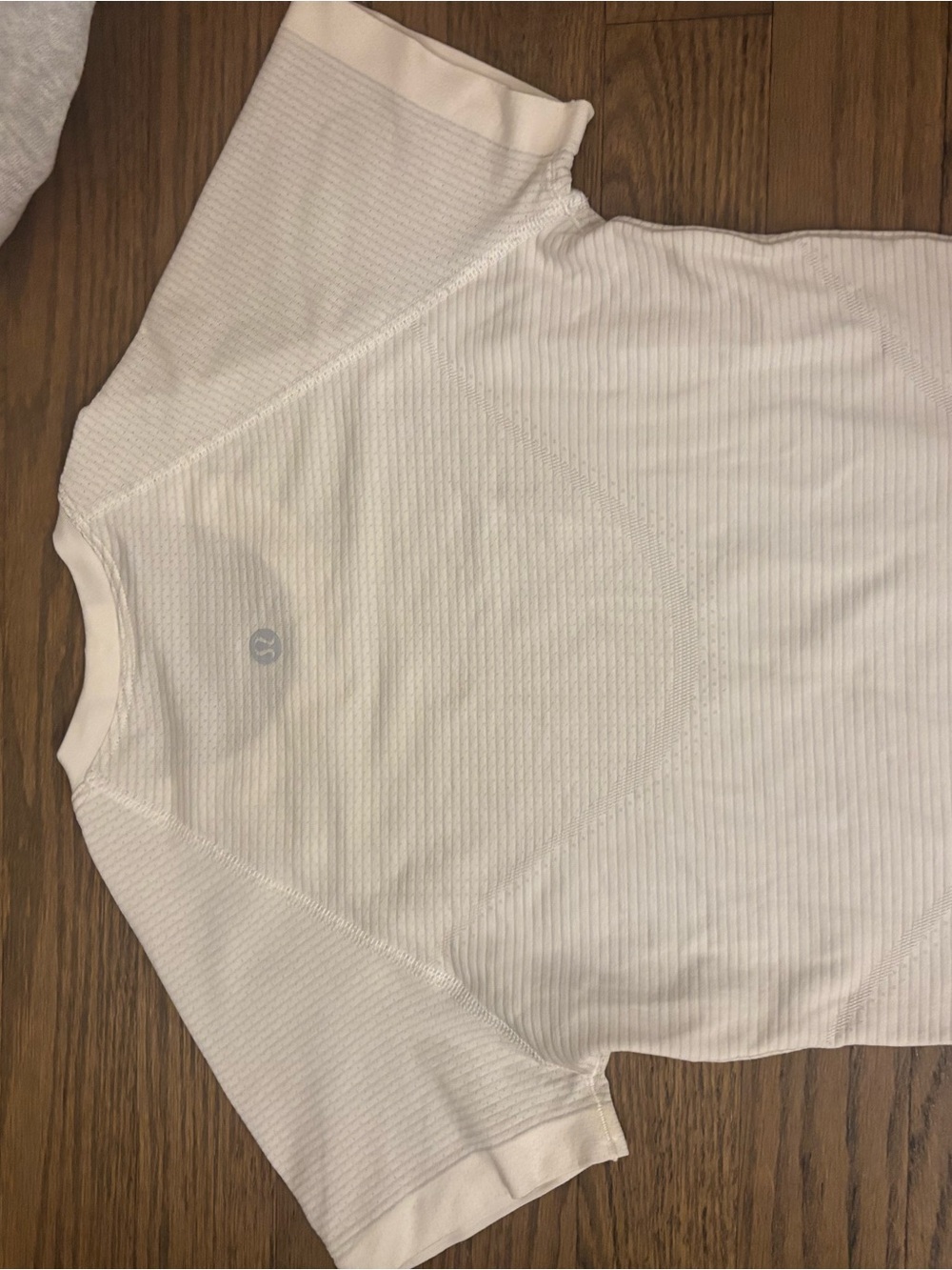 Lululemon White Swiftly Tech Cropped Short-Sleeve Shirt 2.0 - Picture 3 of 4